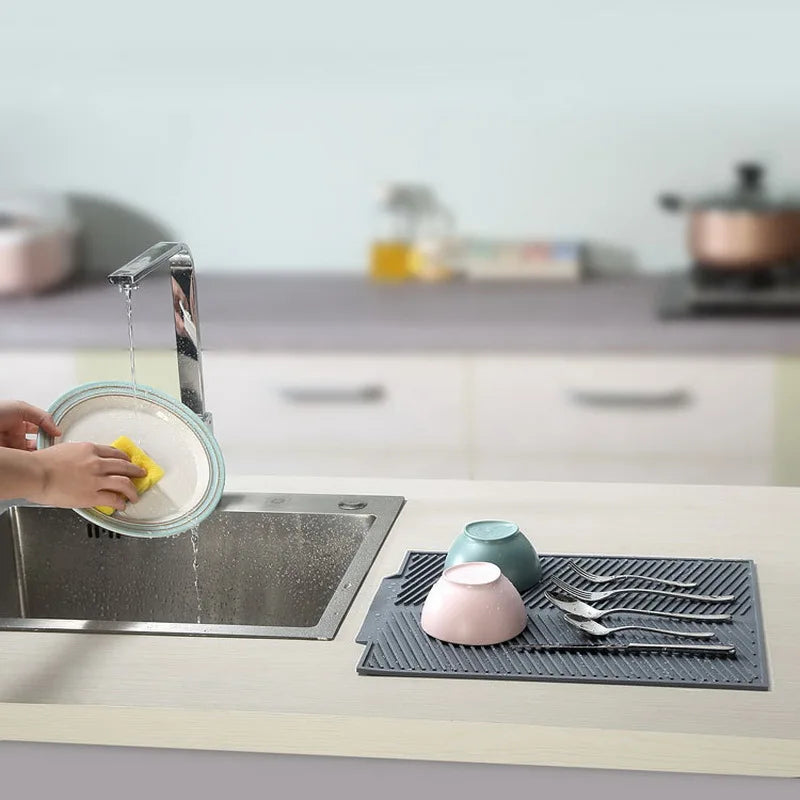 "Silicone Drain Pad Rack - Durable Kitchen Mat for Drying and Protection"