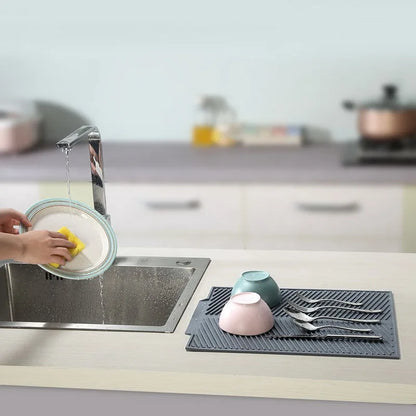 "Silicone Drain Pad Rack - Durable Kitchen Mat for Drying and Protection"